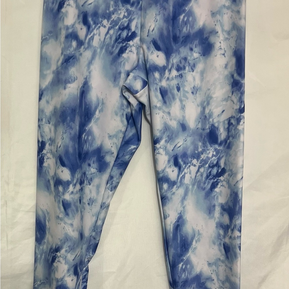 Forever 21 Women's High Rise, Short Leggings, Size Medium Moisture Control NWT